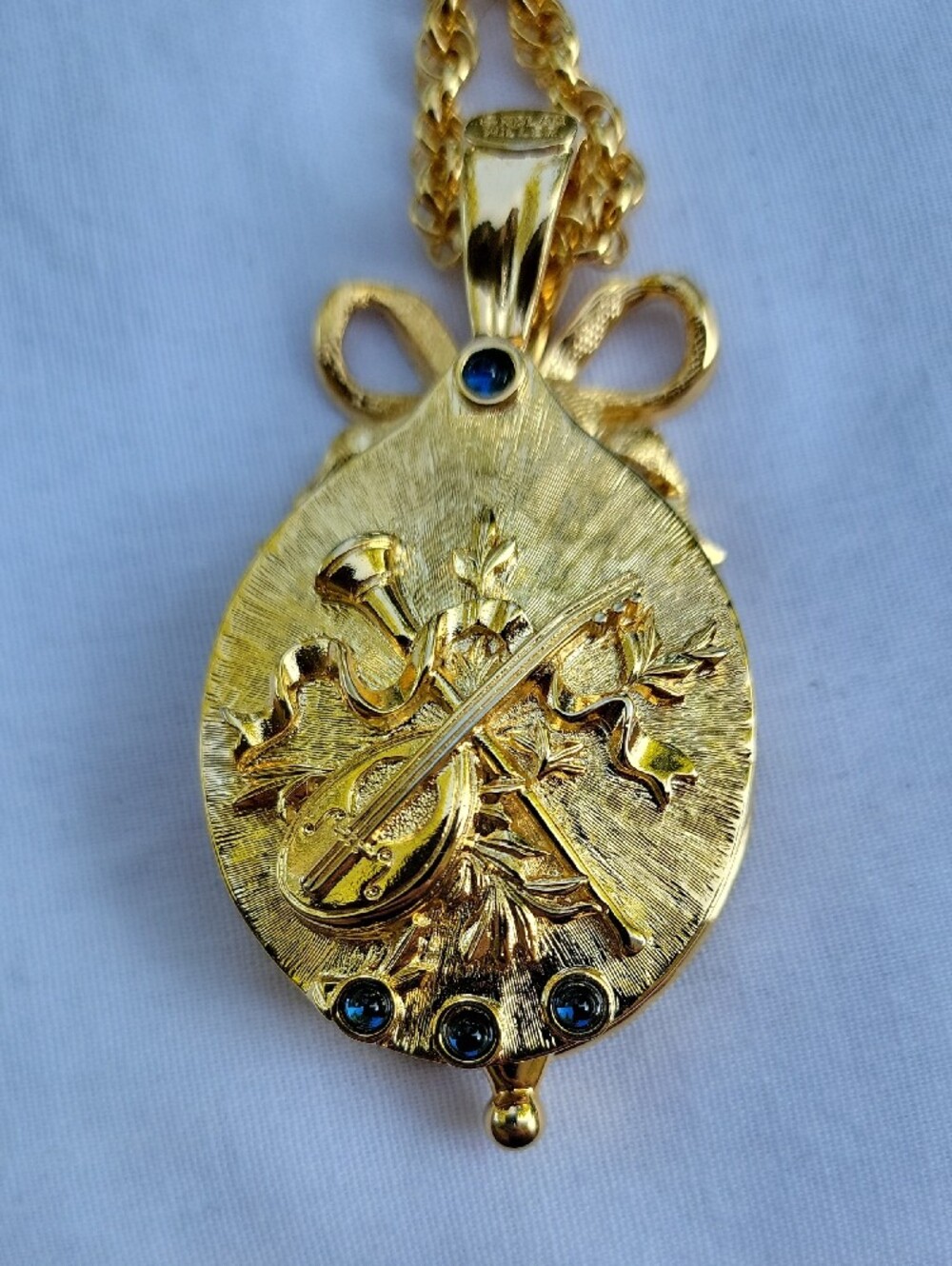 Vintage Nolan Miller Gold-Tone Blue Magnifying Pendant Medallion Necklace - Picture 8 of 8